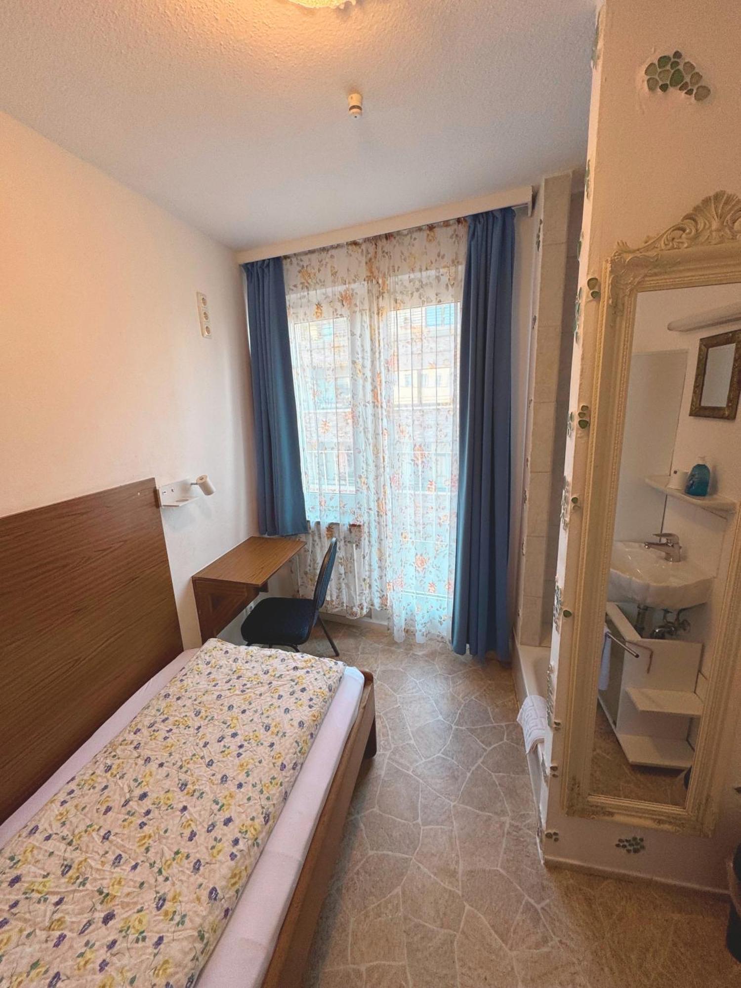 Hostel Heinzelmaennchen Кёльн Экстерьер фото